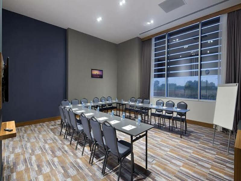 Hampton By Hilton Kocaeli Symbol Hotel Exterior photo